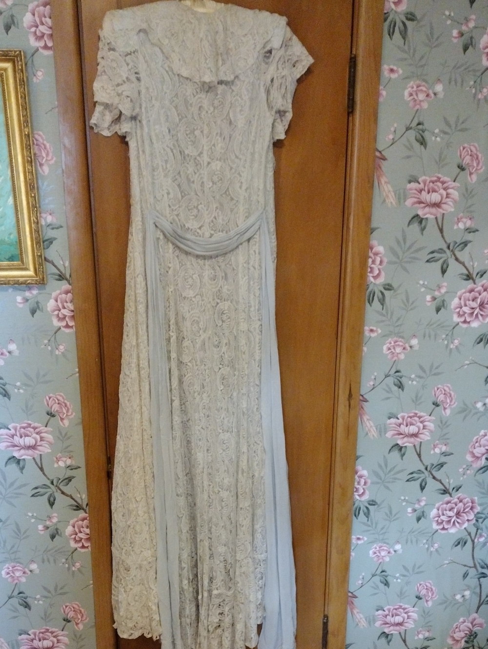 1930s Lace Dressing Gown - Picture 5 of 13